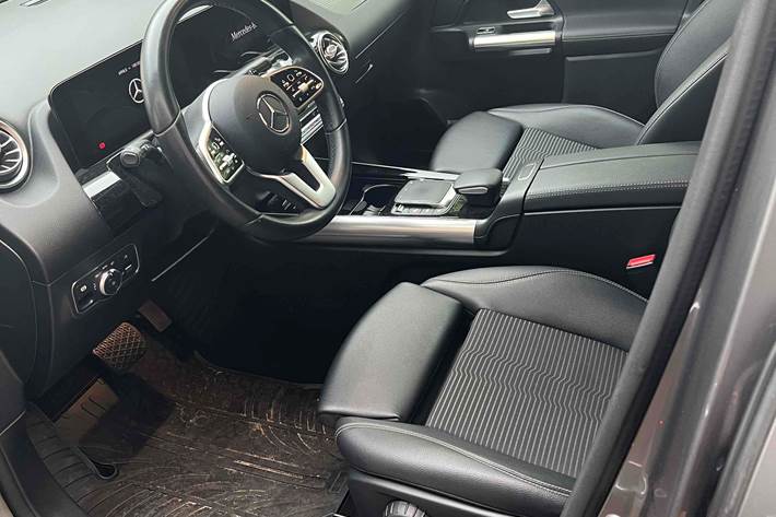 Grå Mercedes GLA fra 2021
