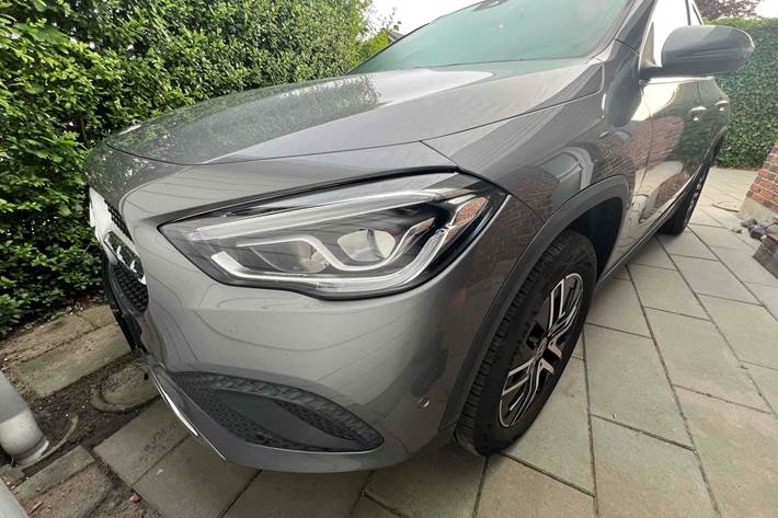 Grå Mercedes GLA fra 2021