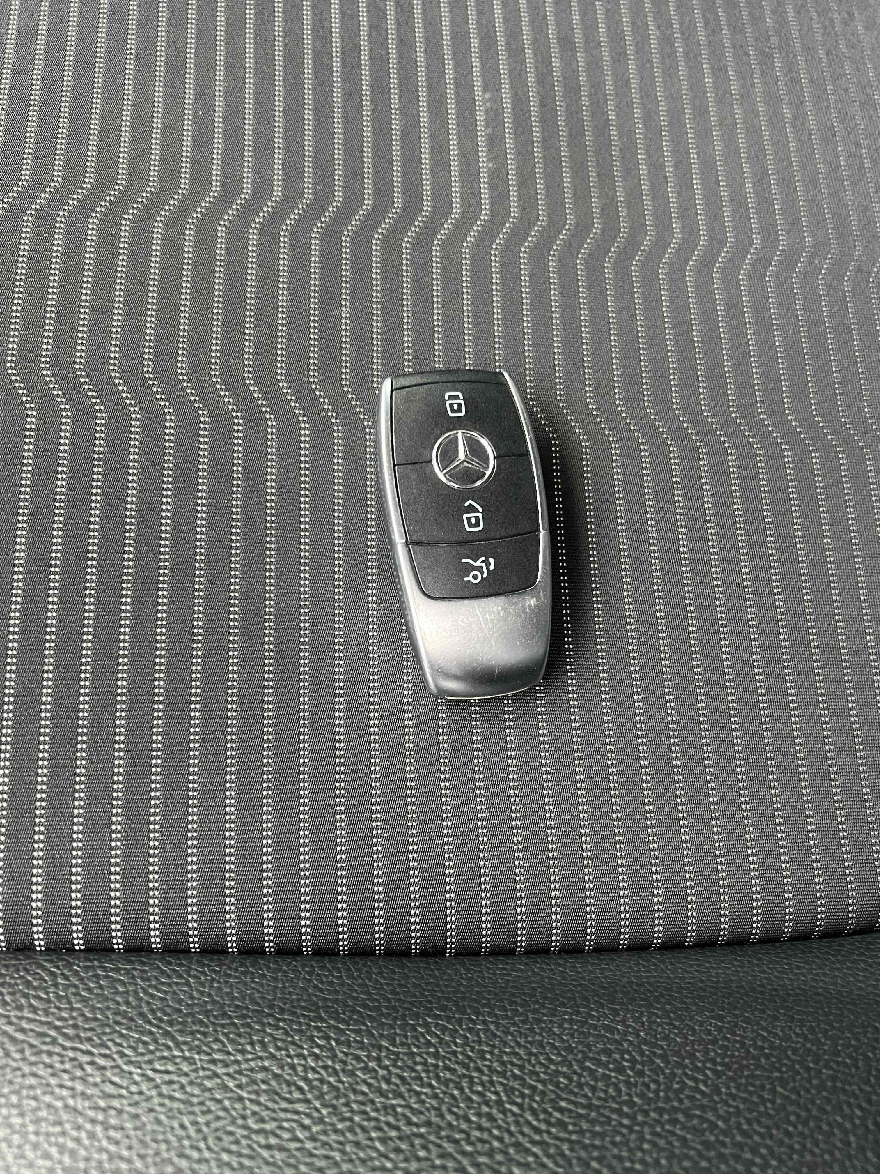 Grå Mercedes GLA fra 2021