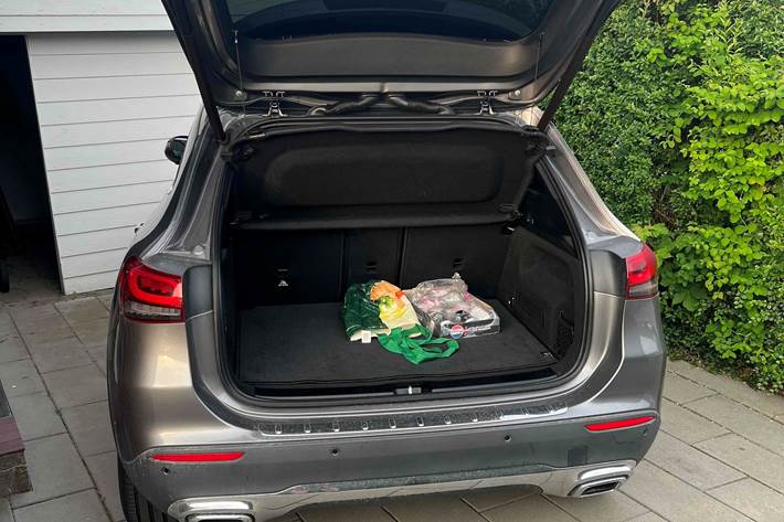 Grå Mercedes GLA fra 2021