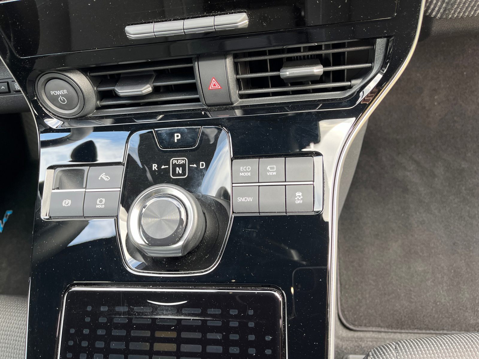 Grå Toyota BZ4X fra 2025