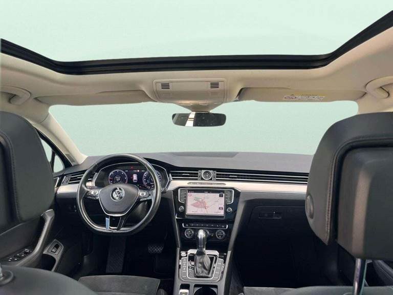 VW Passat 2,0 TDi 240 R-line Variant DSG 4Motion