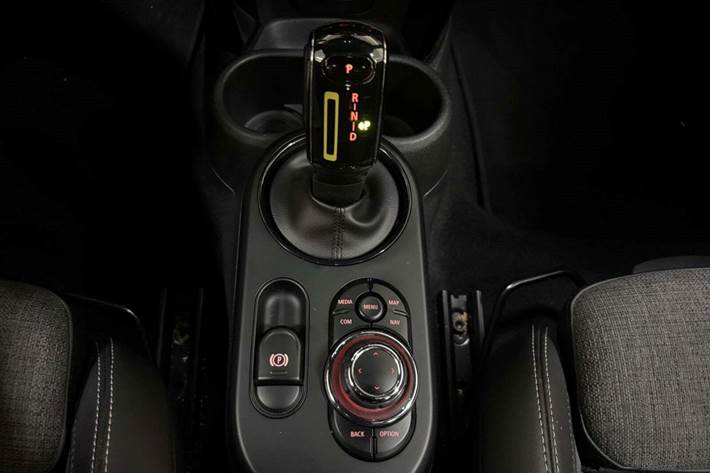 Sølv Mini Cooper SE fra 2021