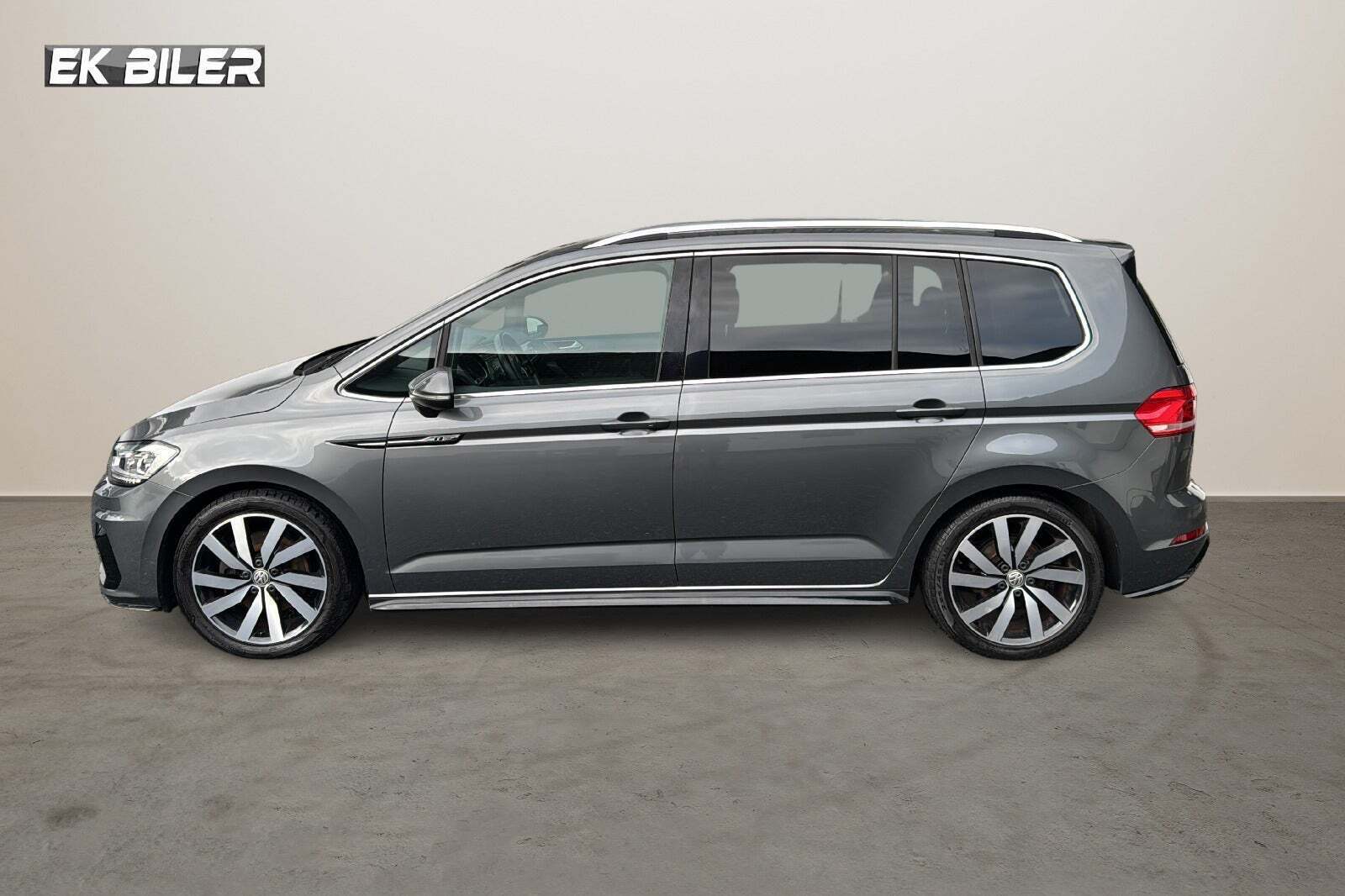 Grå VW Touran fra 2018