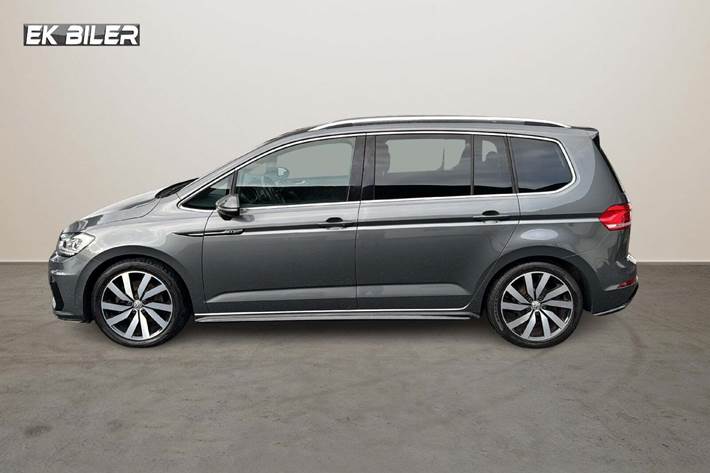 Grå VW Touran fra 2018