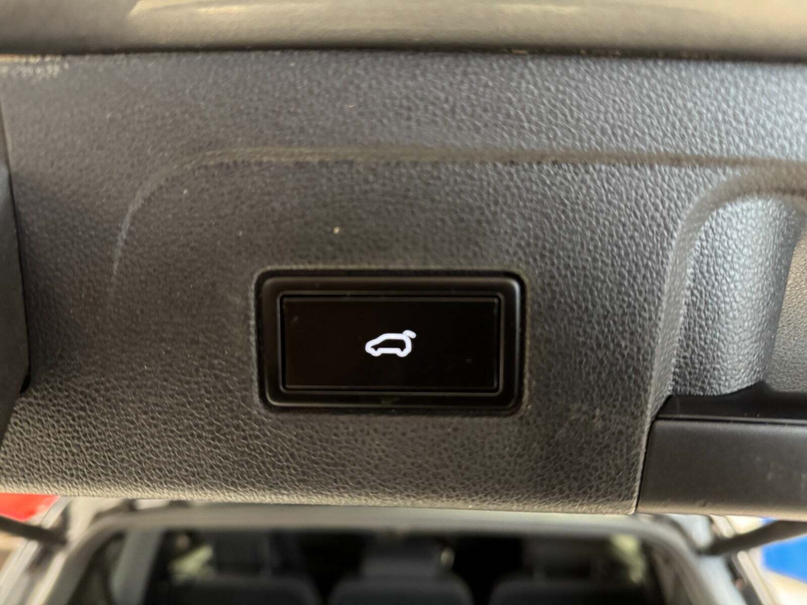 Grå VW Touran fra 2018