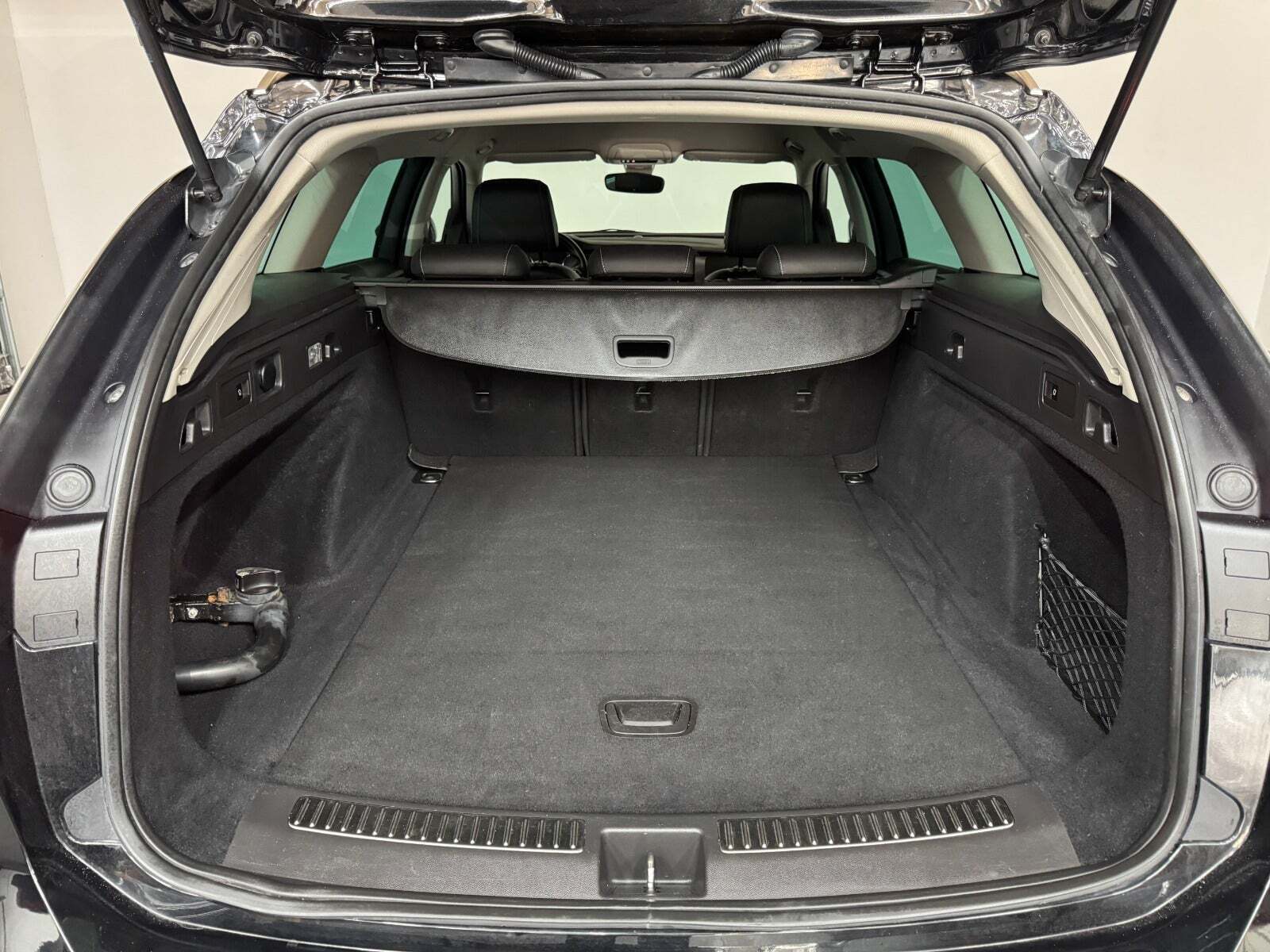 Sort Opel Insignia fra 2018