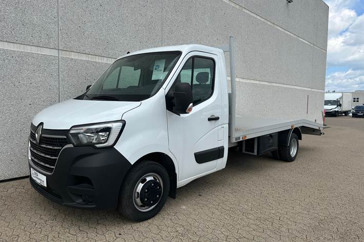 Hvid Renault Master fra 2023