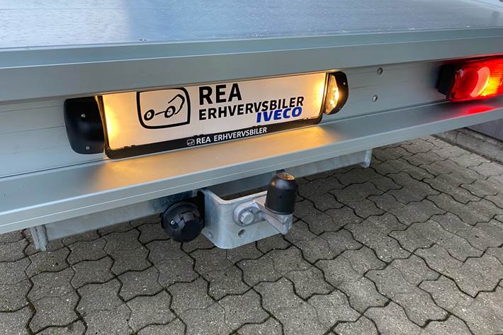 Hvid Renault Master fra 2023