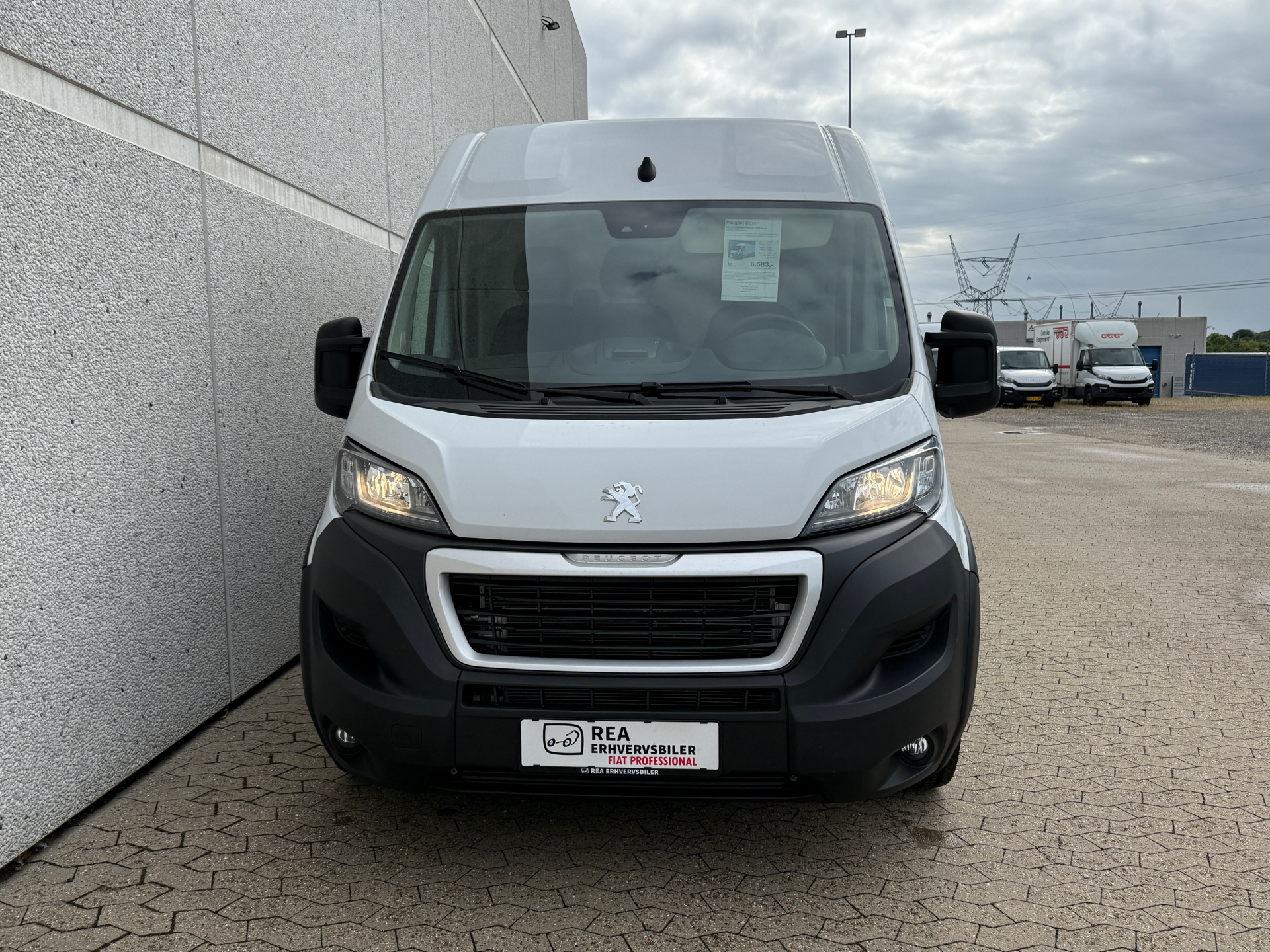 Hvid Peugeot Boxer fra 2023
