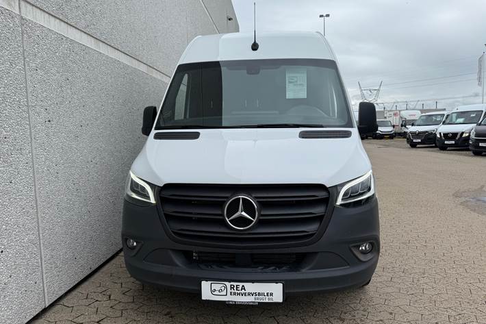 Hvid Mercedes Sprinter fra 2024
