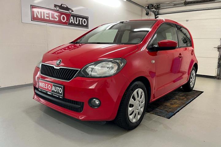Rød Skoda Citigo fra 2013 set udefra
