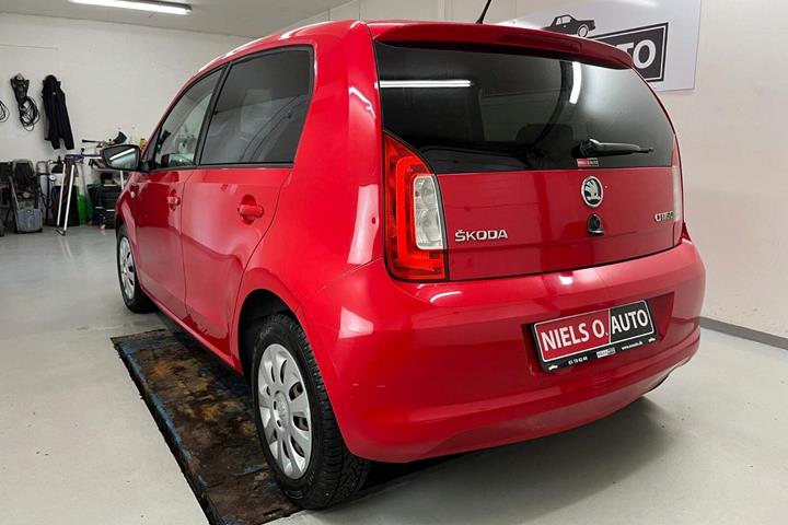 Rød Skoda Citigo fra 2013