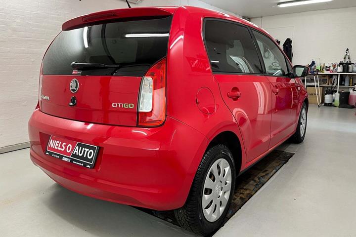 Rød Skoda Citigo fra 2013