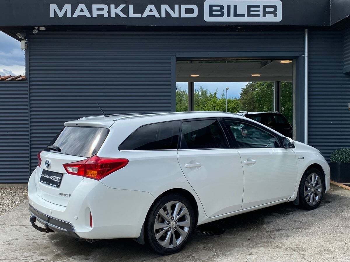 Hvid Toyota Auris fra 2015