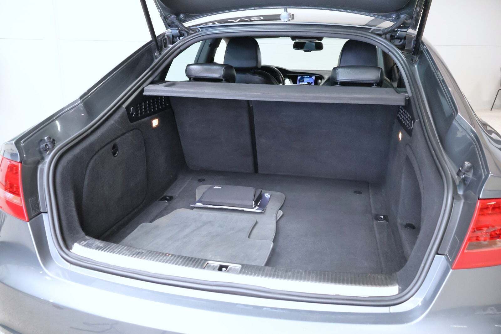 Grå Audi A5 fra 2012