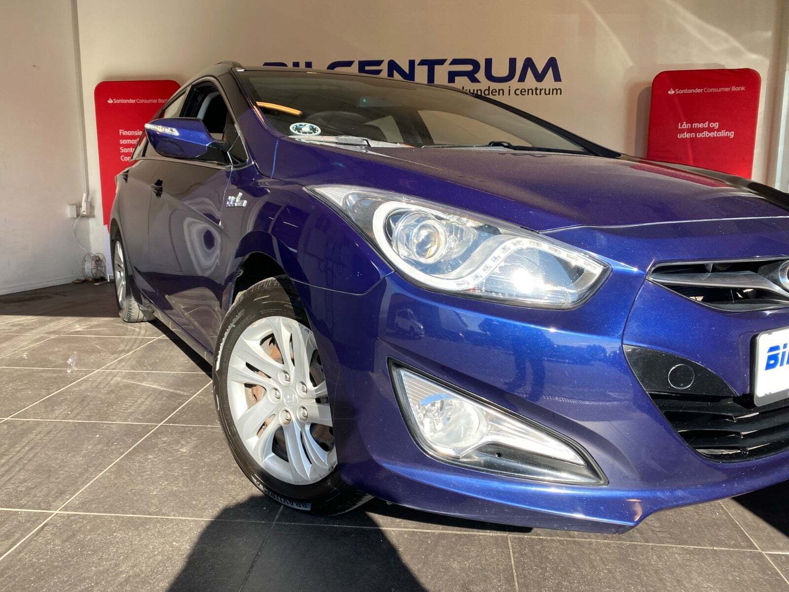 Blå Hyundai i40 fra 2013