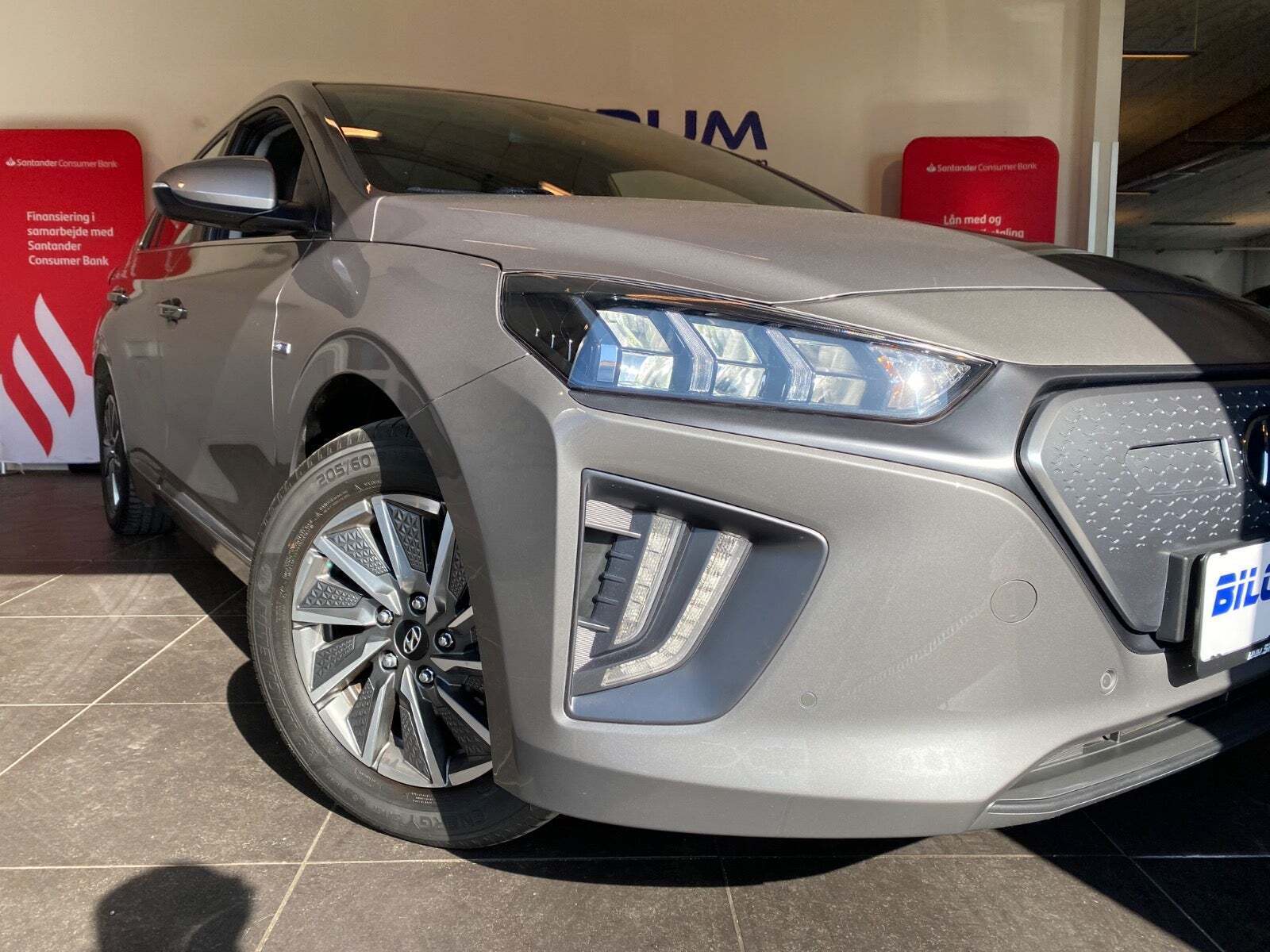 Grå Hyundai Ioniq fra 2020