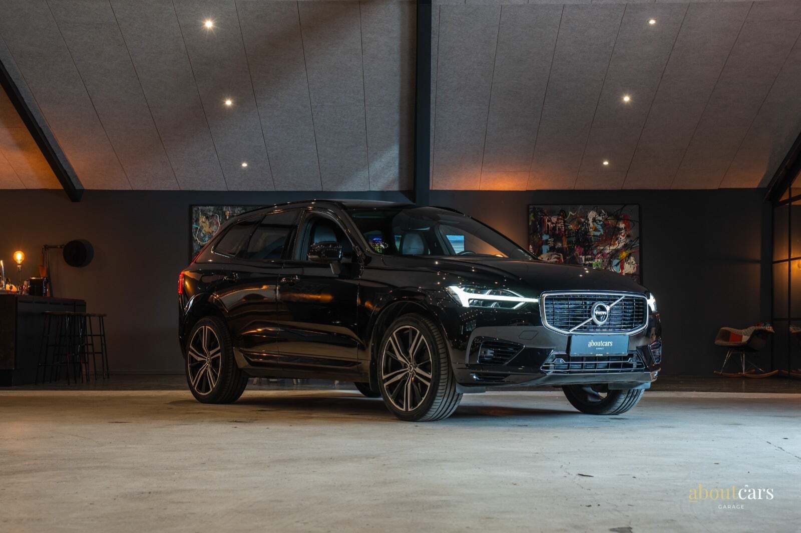 Sort Volvo XC60 fra 2020 set udefra