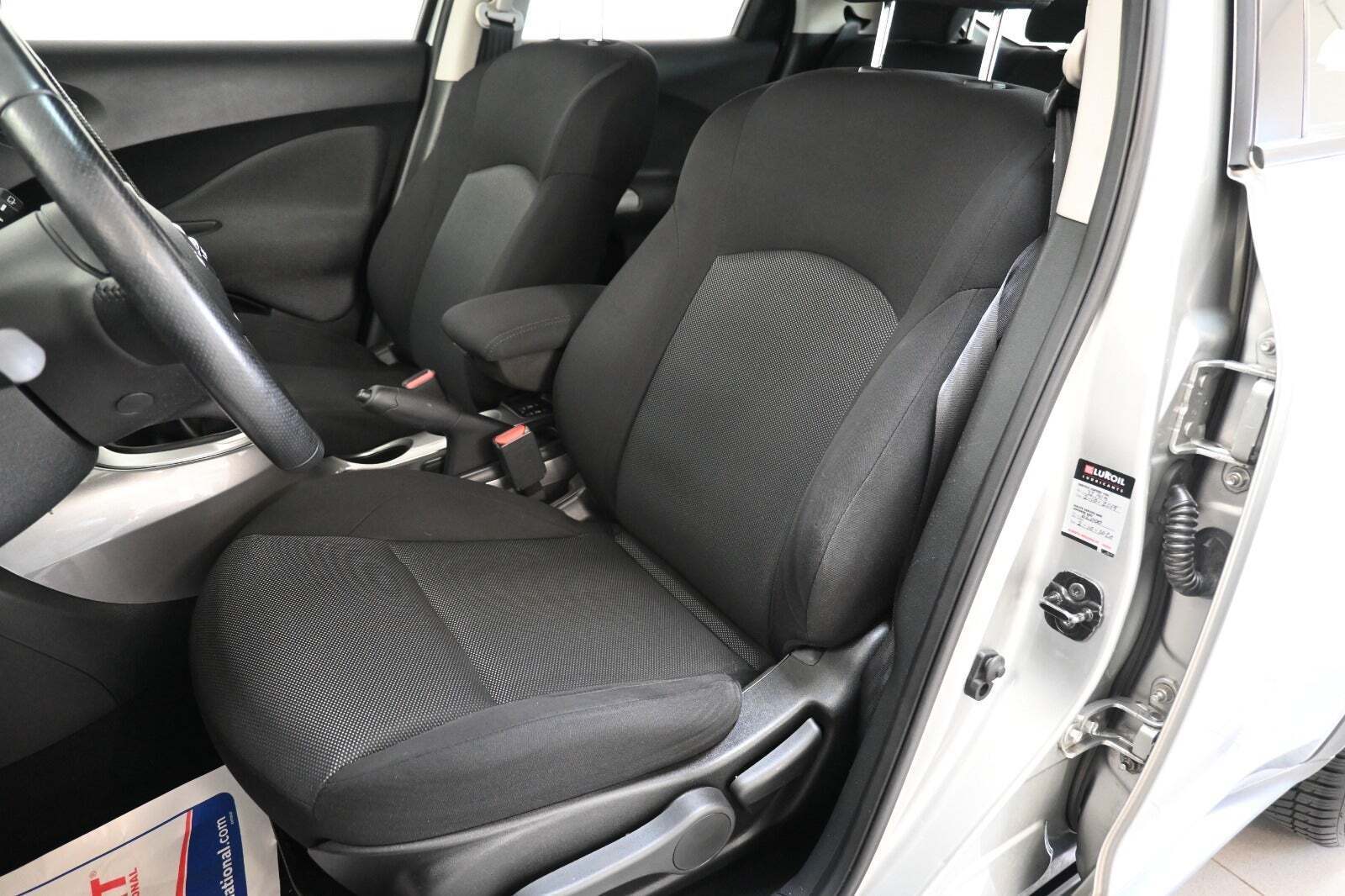 Grå Nissan Juke fra 2012