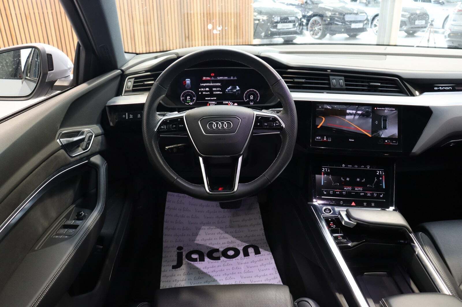 Sølv Audi e-tron fra 2022