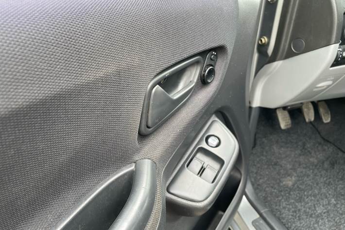 Grå Suzuki Ignis fra 2005