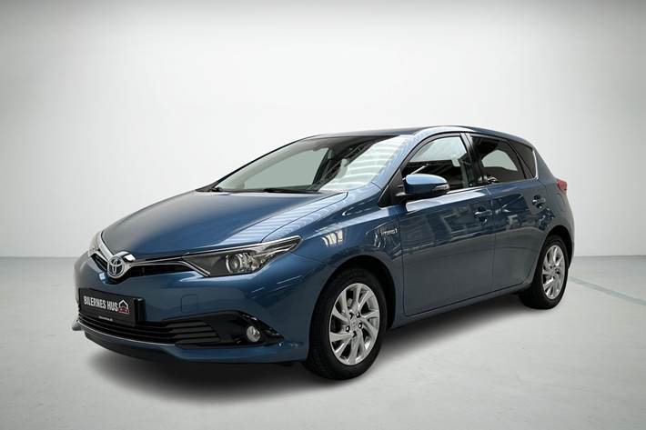 Blå Toyota Auris fra 2016 set udefra