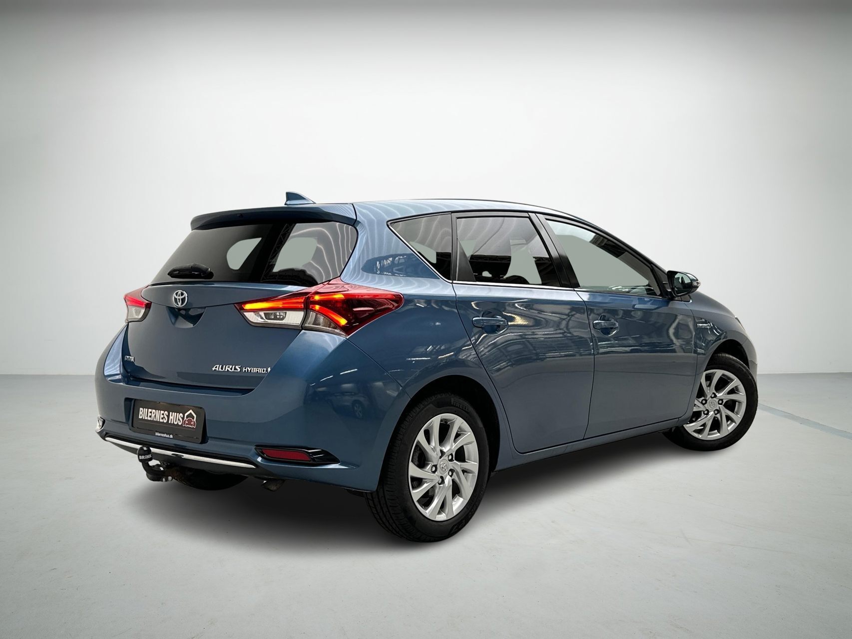Blå Toyota Auris fra 2016