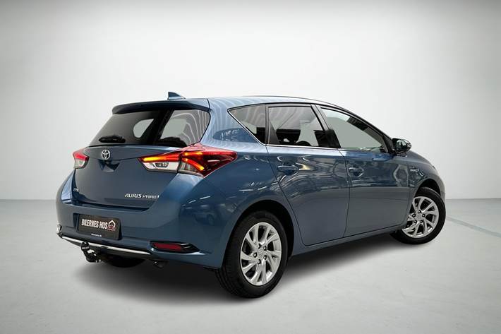 Blå Toyota Auris fra 2016