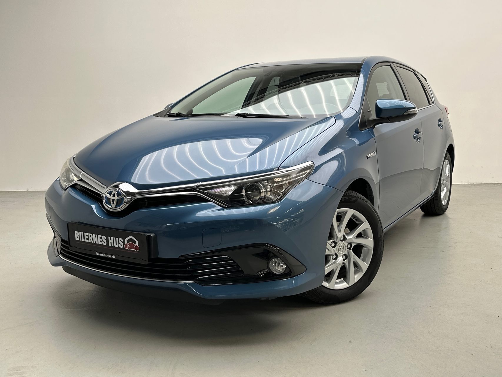 Blå Toyota Auris fra 2016