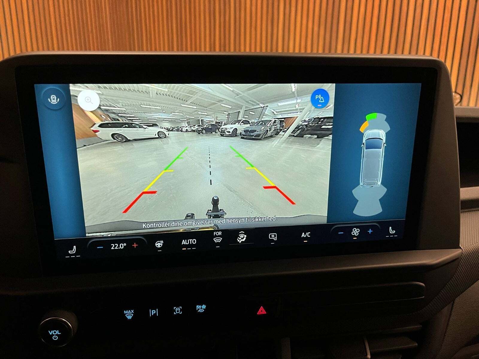 Grå Ford Transit Custom 340L fra 2025 set indefra