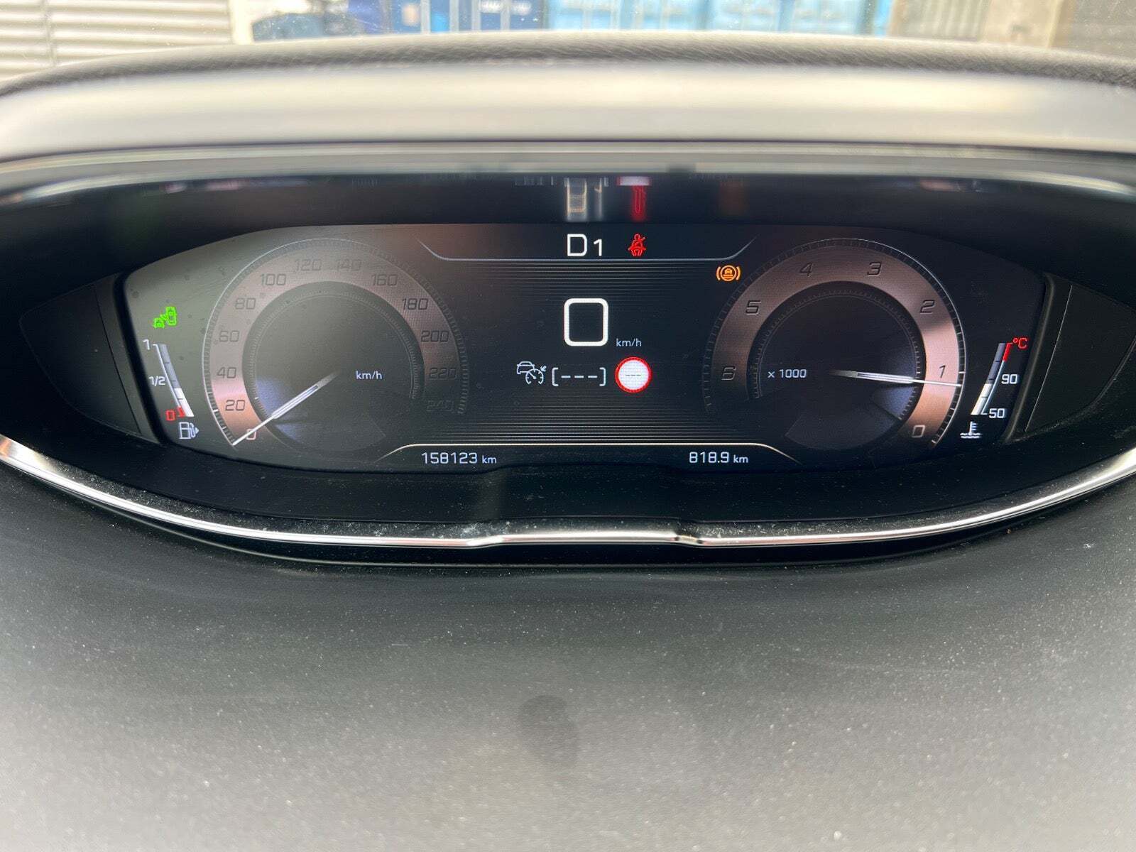 Grå Peugeot 3008 fra 2020