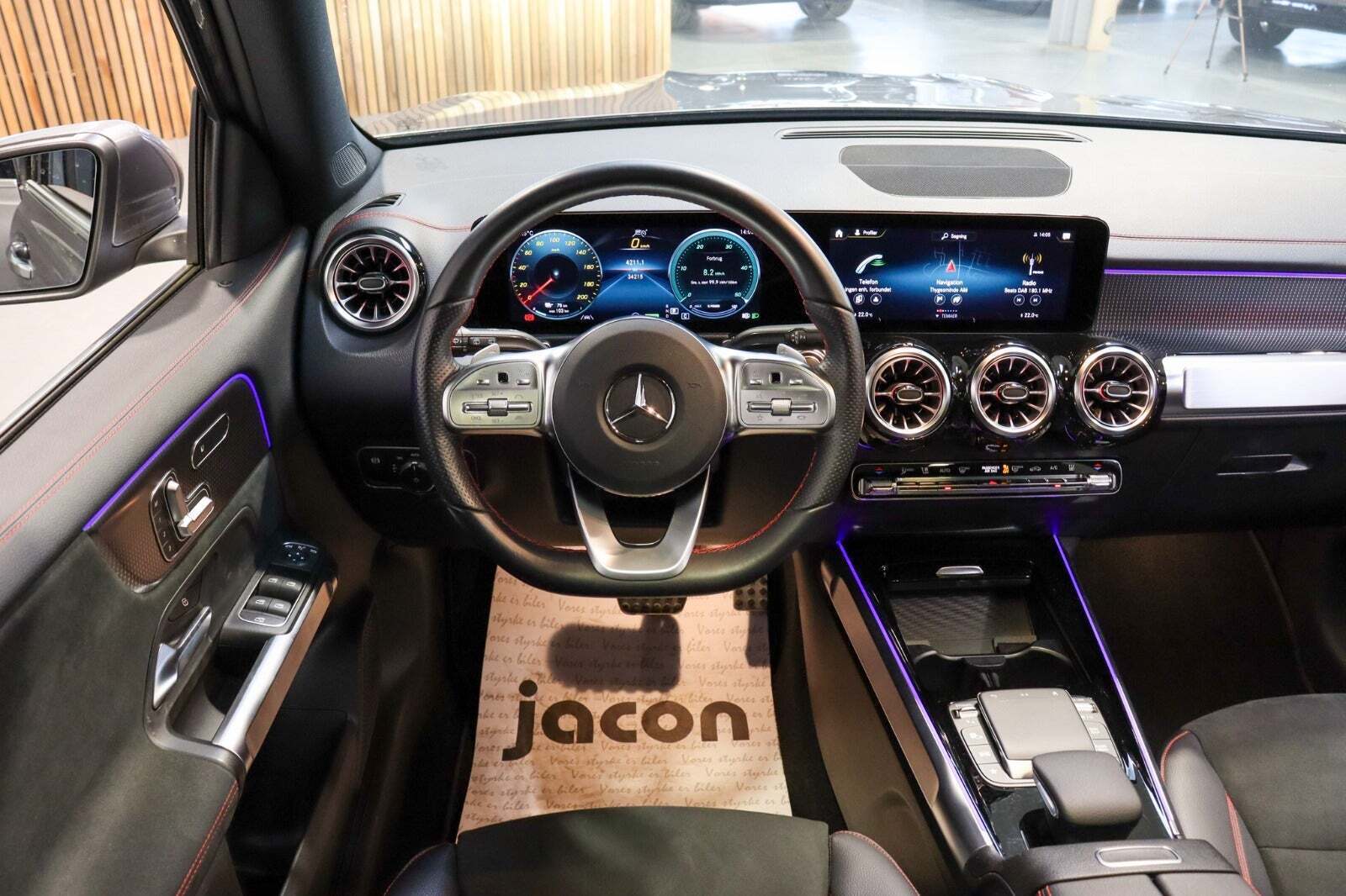 Grå Mercedes EQB300 fra 2022