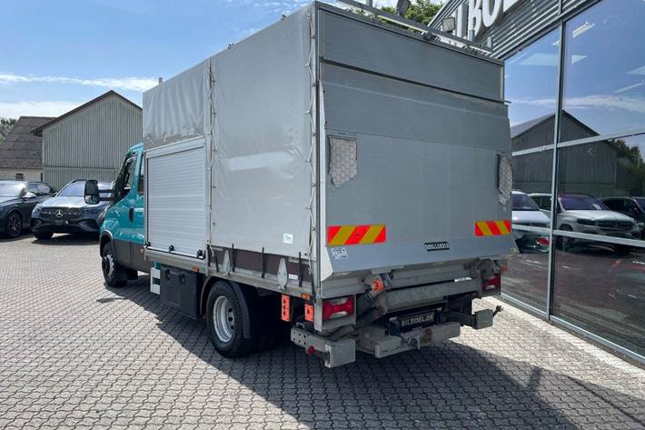 Blå Iveco Daily fra 2021