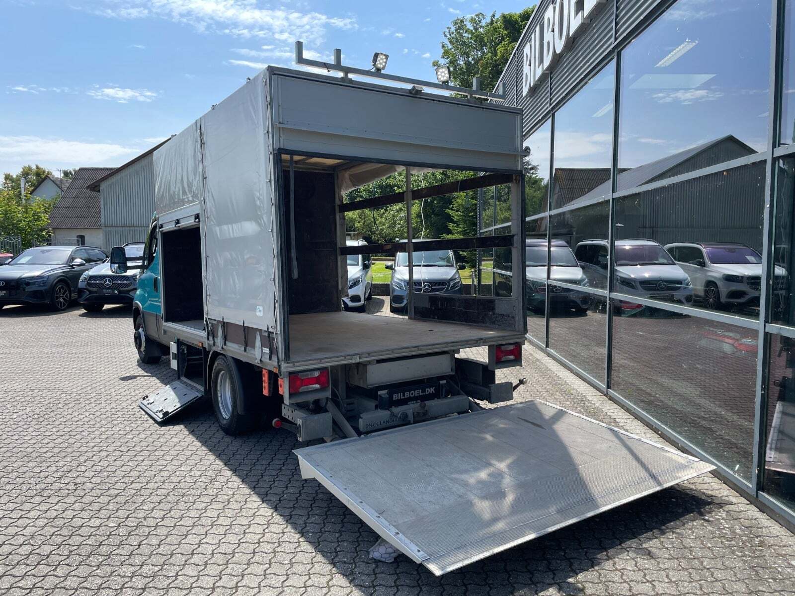 Blå Iveco Daily fra 2021