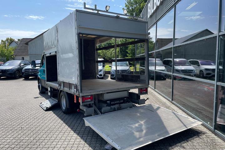 Blå Iveco Daily fra 2021