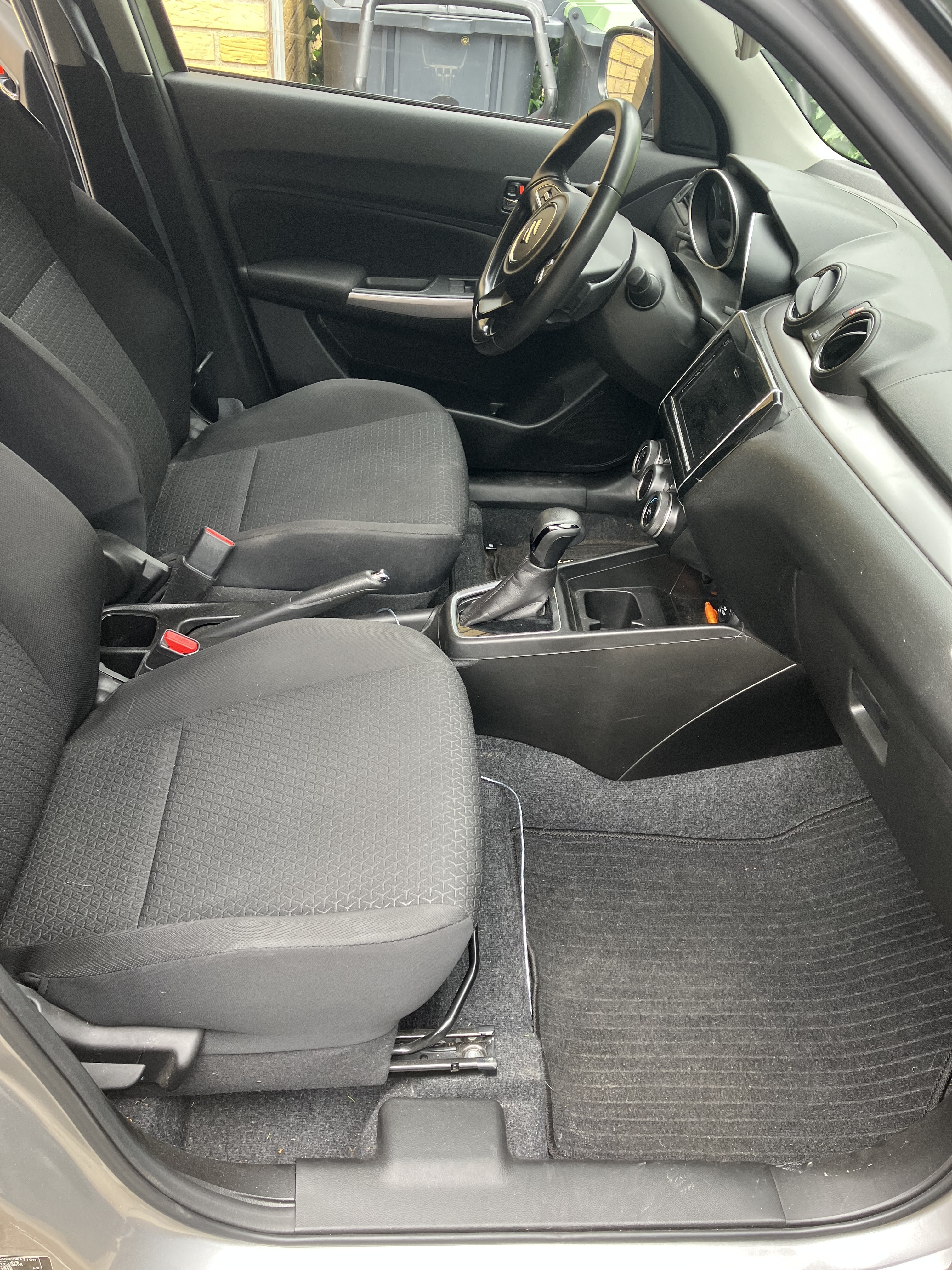Grå Suzuki Swift fra 2023