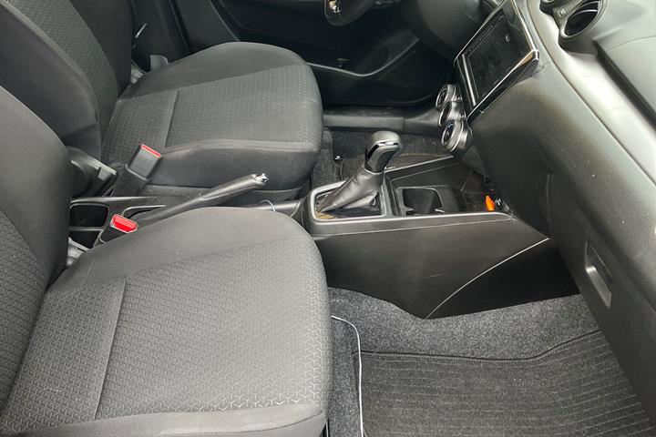 Grå Suzuki Swift fra 2023