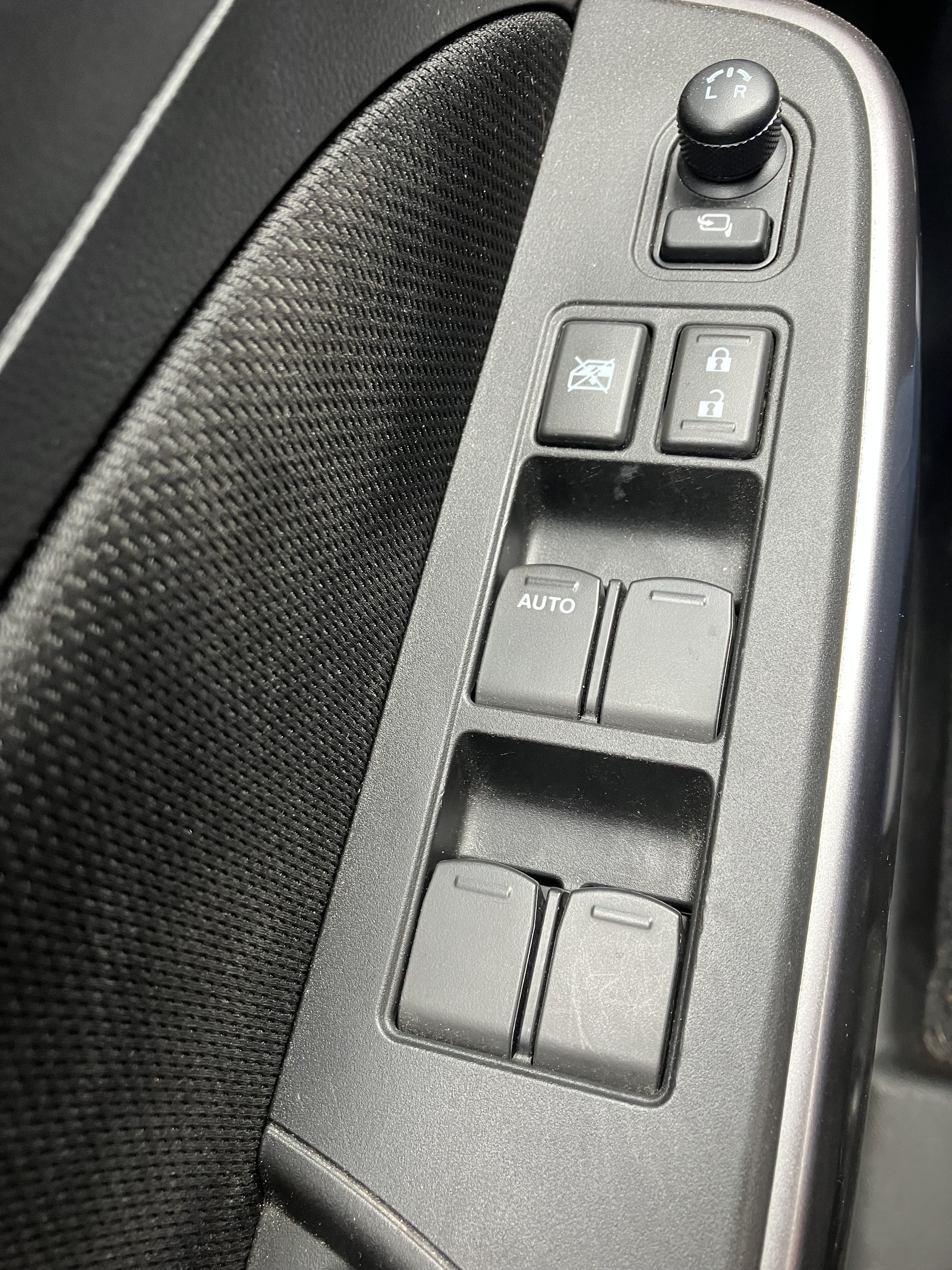 Grå Suzuki Swift fra 2023
