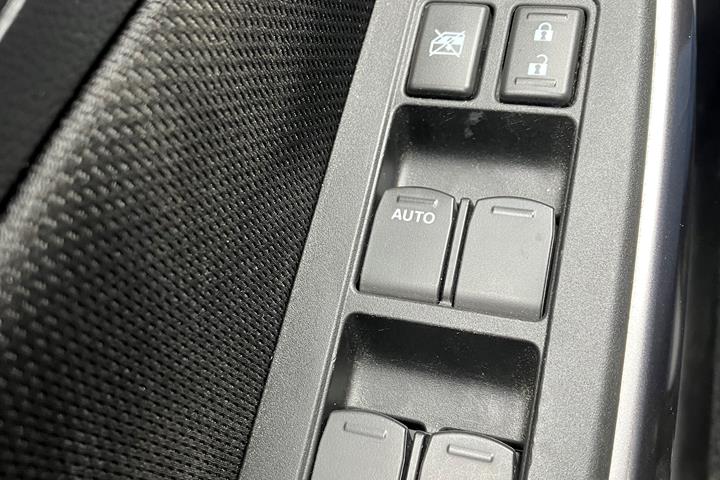 Grå Suzuki Swift fra 2023