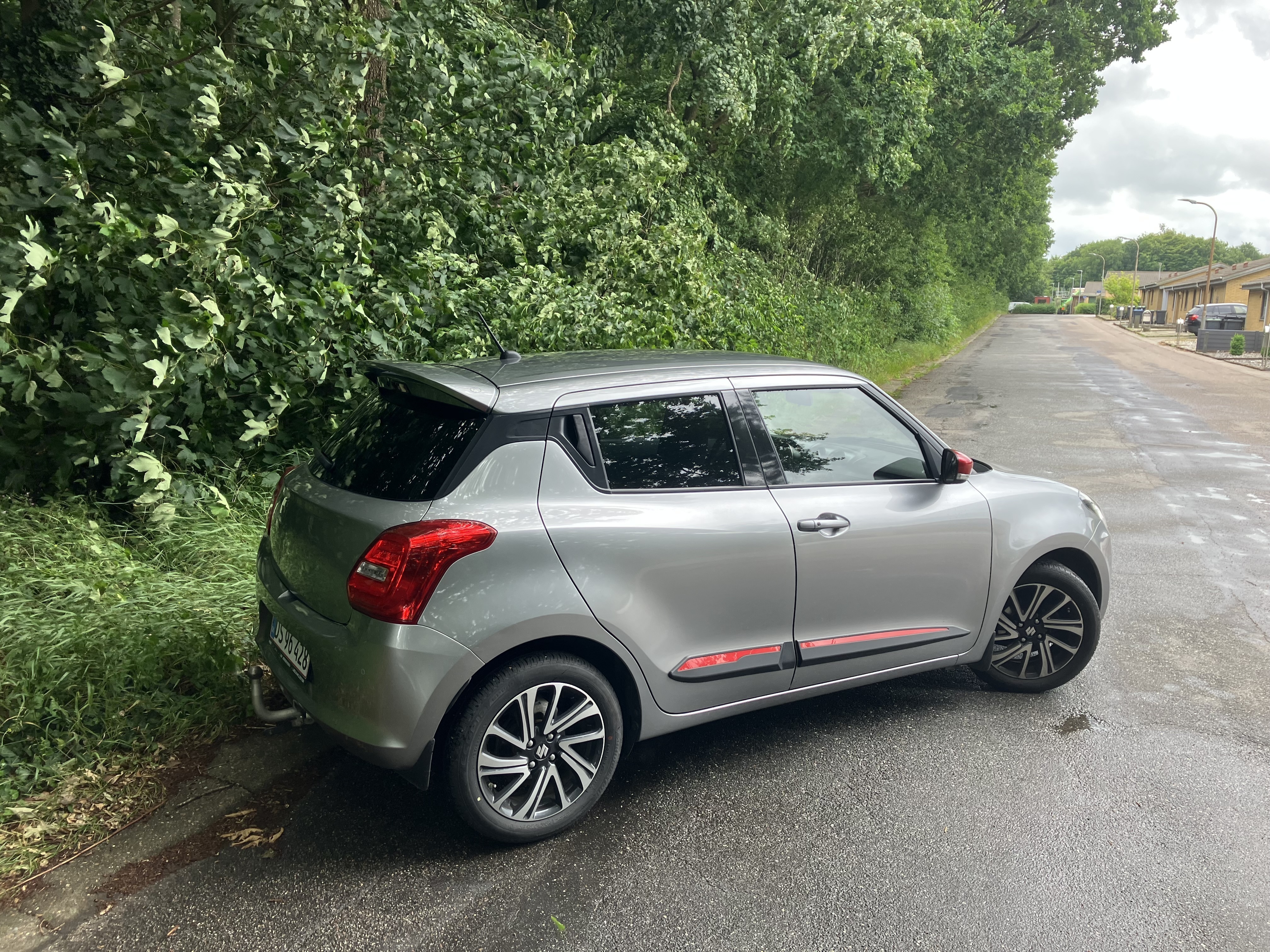Grå Suzuki Swift fra 2023