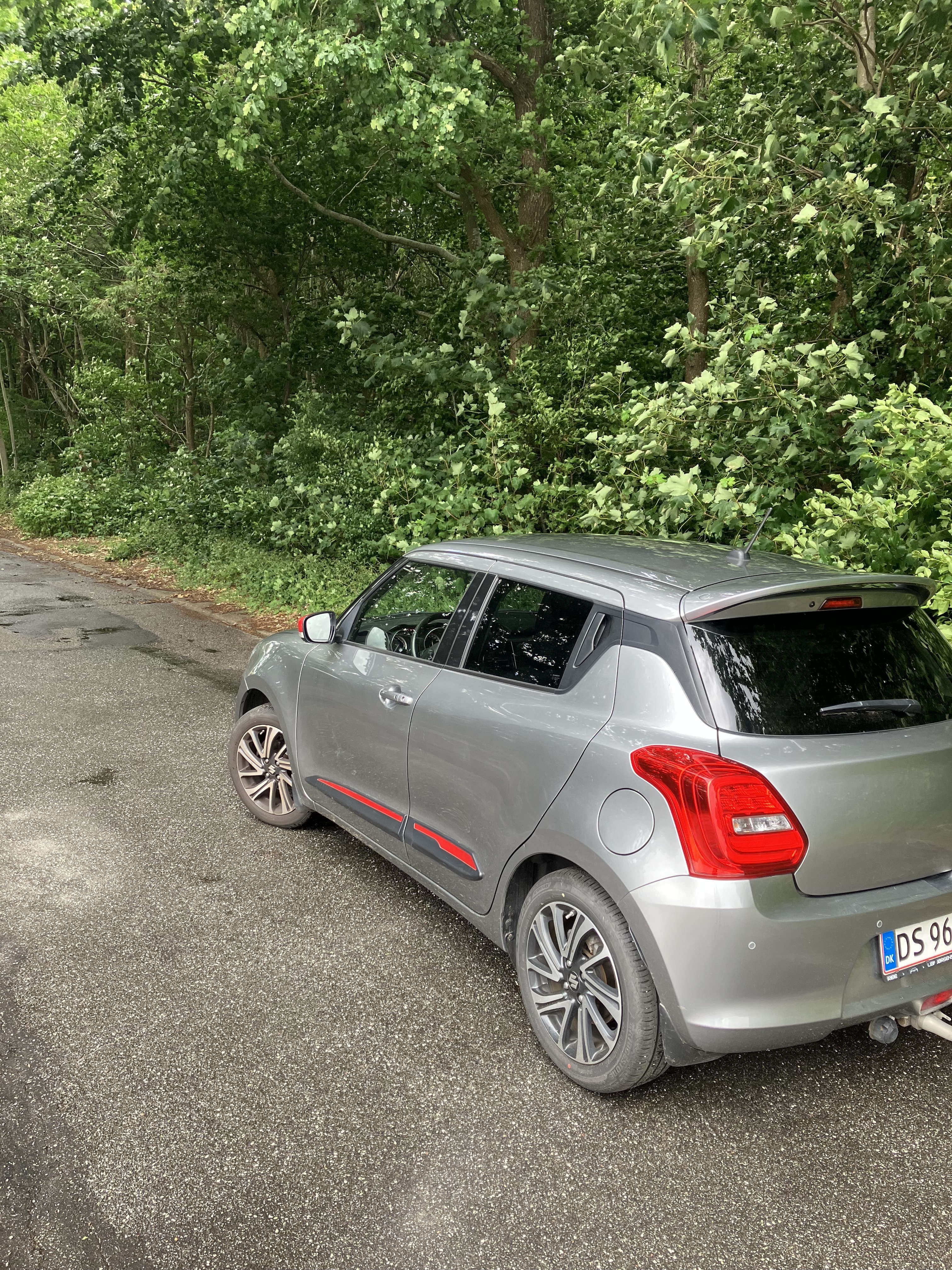 Grå Suzuki Swift fra 2023