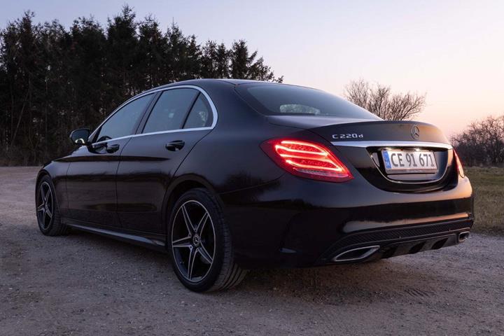 Sort Mercedes C220 d fra 2017