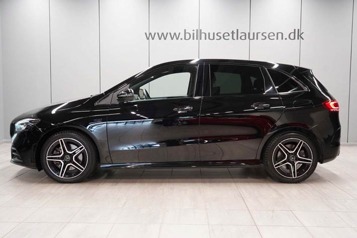 Sort Mercedes B250 e fra 2020 set udefra