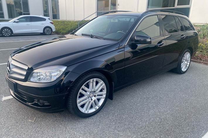 Sort Mercedes C250 fra 2010 set udefra
