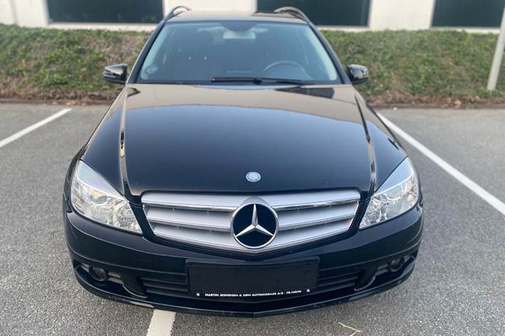 Sort Mercedes C250 fra 2010 set udefra
