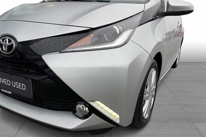 Sølv Toyota Aygo fra 2015