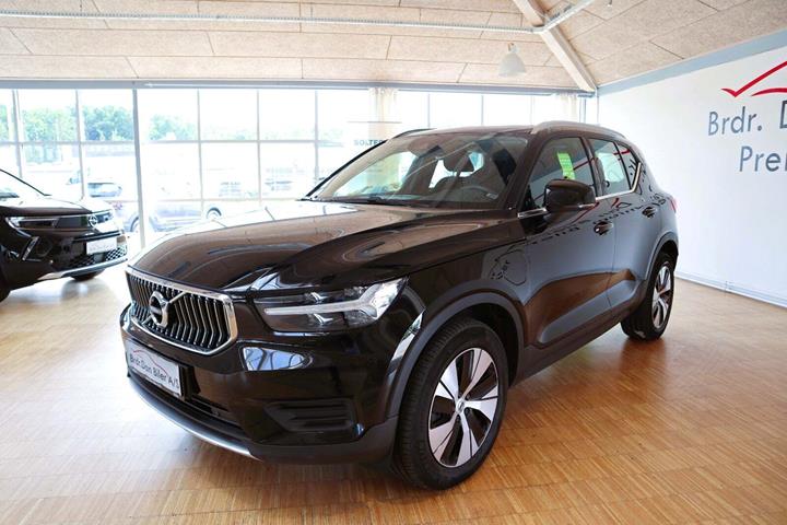 Sort Volvo XC40 fra 2022 set udefra