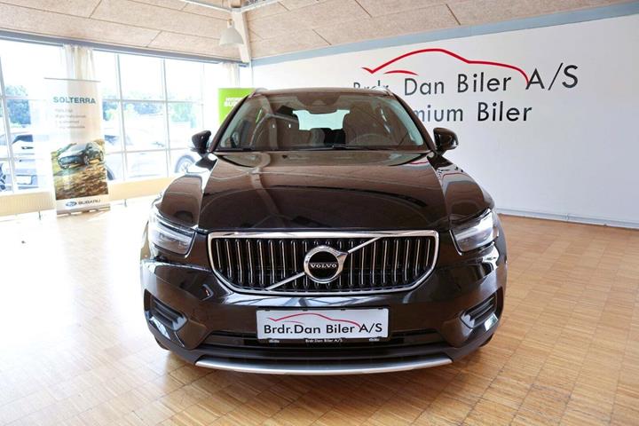 Sort Volvo XC40 fra 2022