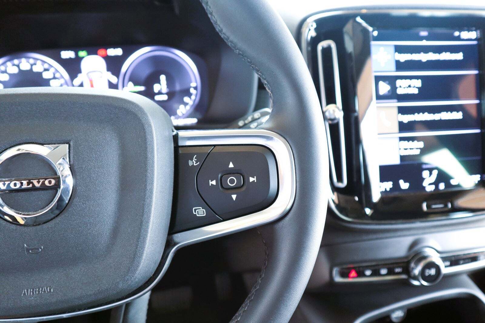 Sort Volvo XC40 fra 2022